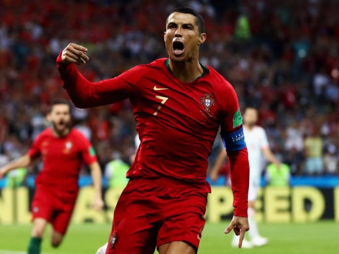 Video: Cristiano Ronaldo scores 700th career goal to join legends Pele, Gerd Muller in football's GOAT list | Video : ख्रिस्तियानो रोनाल्डोचा पराक्रम; दिग्गज पेले यांच्या पंक्तित स्थान Video: Cristiano Ronaldo scores 700th career goal to join legends Pele, Gerd Muller in football's GOAT list | Video : ख्रिस्तियानो रोनाल्डोचा पराक्रम; दिग्गज पेले यांच्या पंक्तित स्थान