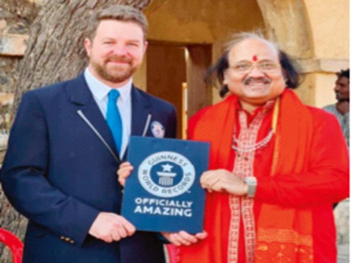 Veteran flutist Pt. Ronu Majumdar wins ‘Guinness World Record’ | ज्येष्ठ बासरीवादक पं. रोणू मजूमदार यांना ‘गिनीज वर्ल्ड रेकॉर्ड’ Veteran flutist Pt. Ronu Majumdar wins ‘Guinness World Record’ | ज्येष्ठ बासरीवादक पं. रोणू मजूमदार यांना ‘गिनीज वर्ल्ड रेकॉर्ड’