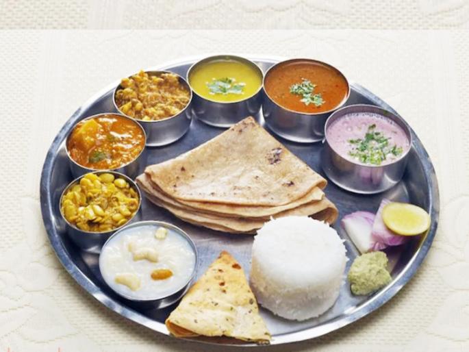 Astrology Tips: It is said that three bread should not searv in the rice plate at the same time, otherwise... | Asrology Tips: जेवणाच्या ताटात एकाच वेळी तीन पोळ्या वाढू नये म्हणतात, अन्यथा... Astrology Tips: It is said that three bread should not searv in the rice plate at the same time, otherwise... | Asrology Tips: जेवणाच्या ताटात एकाच वेळी तीन पोळ्या वाढू नये म्हणतात, अन्यथा...