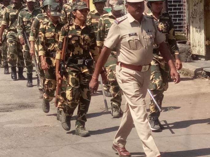 route march of police at Mangrulpir | मंगरुळपीर येथे पोलिसांचे पथसंचलन