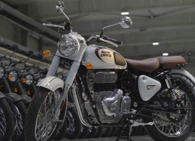 Royal Enfield : Hausa price rises ... Royal Enfield Bullet price rises from January | Royal Enfield : हौसेचं 'मोल' वाढलं... रॉयल एन्फिल्ड बुलेटच्या किंमतीत जानेवारीपासून वाढ