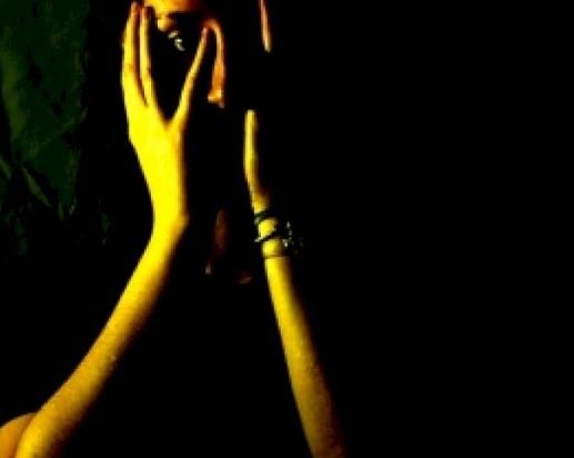 Women raped by two unidentified persons on Dhad-Buldhana road | दुचाकीस्वार दाम्पत्यास घाटात अडविले, पतीला मारहाण, महिलेवर केला अत्याचार