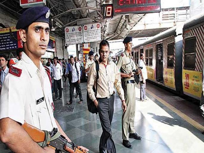 E-petrolling of the Railway Security Forces soon; watch on worker | रेल्वे सुरक्षा दलाचे लवकरच ई-पेट्रोलिंग; कर्मचाऱ्यांवर राहणार नजर E-petrolling of the Railway Security Forces soon; watch on worker | रेल्वे सुरक्षा दलाचे लवकरच ई-पेट्रोलिंग; कर्मचाऱ्यांवर राहणार नजर