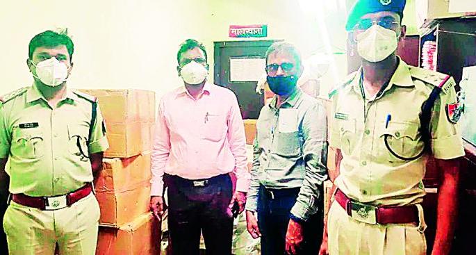 Cigarettes worth Rs 2.50 lakh seized at Nagpur railway station | नागपूर  रेल्वे स्थानकावर २.५० लाखांच्या सिगारेट जप्त Cigarettes worth Rs 2.50 lakh seized at Nagpur railway station | नागपूर  रेल्वे स्थानकावर २.५० लाखांच्या सिगारेट जप्त