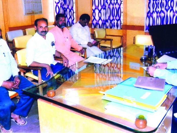 Declear Washim District drought-like: Demand RPI officials | वाशिम जिल्हा दुष्काळग्रस्त घोषीत करा : रिपाइं पदाधिकाऱ्यांची मागणी  