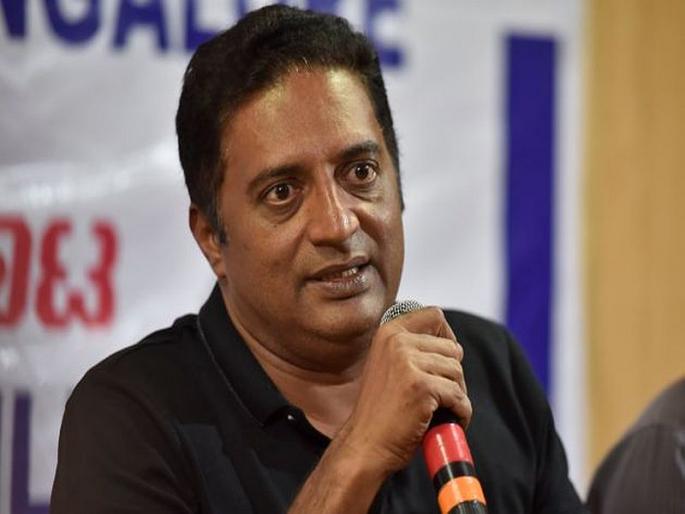 'Show your degree first', a joke on Modi's 'Exam Pay Discussion' program by prakash raj | 'आधी तुमची पदवी दाखवा', मोदींच्या 'परीक्षा पे चर्चा' कार्यक्रमाची उडवली खिल्ली 