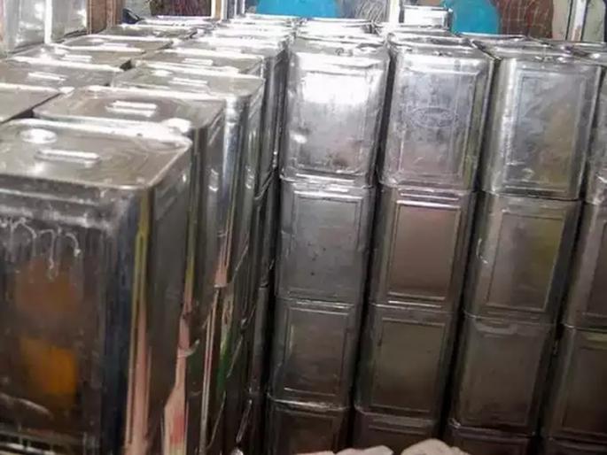 Seized stocks of edible oil worth crores; Action by the Department of Food and Drug Administration | खाद्यतेलाचा कोटींचा साठा जप्त; अन्न व औषध प्रशासन विभागाची कारवाई Seized stocks of edible oil worth crores; Action by the Department of Food and Drug Administration | खाद्यतेलाचा कोटींचा साठा जप्त; अन्न व औषध प्रशासन विभागाची कारवाई