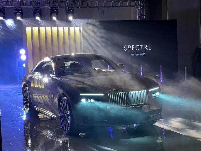 The discussion will be! People will spent seven and a half crores for Rolls-Royce Spectre luxury EV, this car will only give a range of 530 km | चर्चा तर होणार! लोक साडेसात कोटी मोजणार, ही कार फक्त 530 किमीचीच रेंज देणार The discussion will be! People will spent seven and a half crores for Rolls-Royce Spectre luxury EV, this car will only give a range of 530 km | चर्चा तर होणार! लोक साडेसात कोटी मोजणार, ही कार फक्त 530 किमीचीच रेंज देणार
