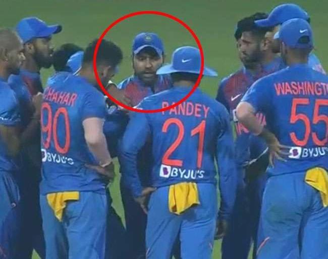 During the third match, Rohit sharma called a meeting and ... | तिसऱ्या सामना सुरु असताना रोहितने बोलवली मिटींग आणि ...
