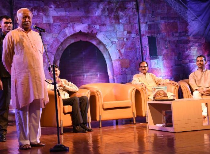 Sangh does not get insensitive: Mohan Bhagwat | संघात इन्सेंटिव्ह मिळत नाहीत : मोहन भागवत Sangh does not get insensitive: Mohan Bhagwat | संघात इन्सेंटिव्ह मिळत नाहीत : मोहन भागवत