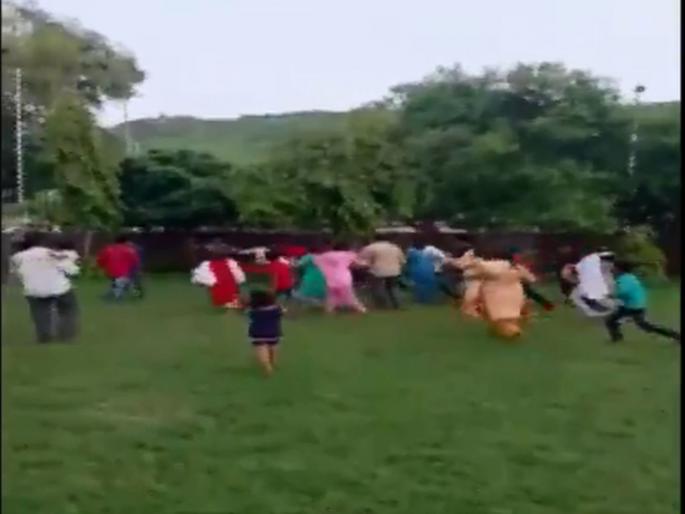 Clash erupted between two groups during an ongoing session a RSS shakha in Bundi | राजस्थानमध्ये संघाच्या शाखेदरम्यान दोन गटांत तणाव, व्हिडीओ व्हायरल Clash erupted between two groups during an ongoing session a RSS shakha in Bundi | राजस्थानमध्ये संघाच्या शाखेदरम्यान दोन गटांत तणाव, व्हिडीओ व्हायरल