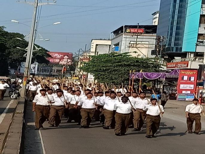 Rashtriya Swayamsevak Sangh operates Vijayadasami in Kolhapur | राष्ट्रीय स्वयंसेवक संघाचे कोल्हापुरात विजयादशमीचे संचलन Rashtriya Swayamsevak Sangh operates Vijayadasami in Kolhapur | राष्ट्रीय स्वयंसेवक संघाचे कोल्हापुरात विजयादशमीचे संचलन