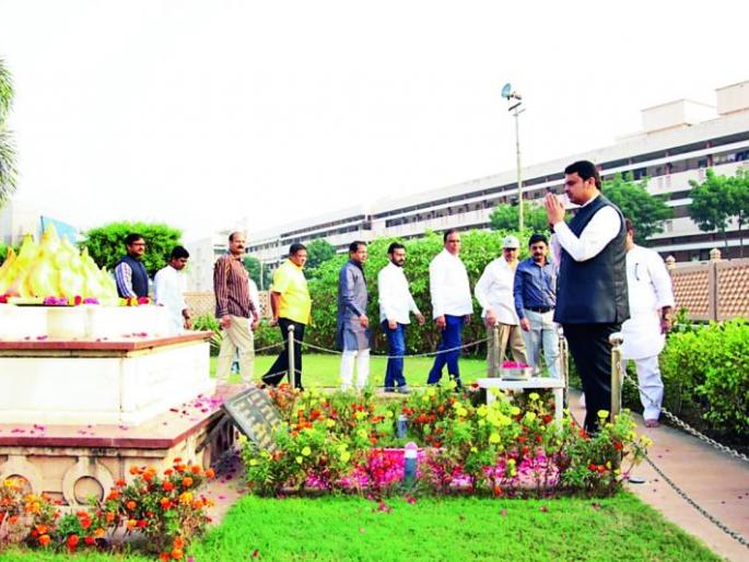 Keep the pulse with the masses: BJP MLAs intellectuals of the RSS | जनतेसोबत नाळ जोडून ठेवा : भाजप आमदारांना संघाचे बौद्धिक Keep the pulse with the masses: BJP MLAs intellectuals of the RSS | जनतेसोबत नाळ जोडून ठेवा : भाजप आमदारांना संघाचे बौद्धिक