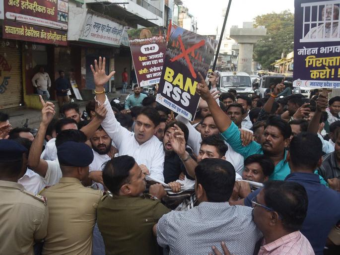 Youth Congress protests against Sarsanghchalak, protest near Devdiya Bhavan nagpur | युवक कॉंग्रेसचे सरसंघचालकांविरोधात आंदोलन, देवडिया भवनाजवळ राडा
