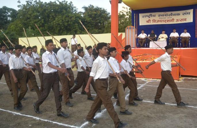 Rashtriya Swayamsevak Sangh: Enlightened National Concert | राष्ट्रीय स्वयंसेवक संघ: ऊर्जावान संचलनातून झळकले राष्ट्रसंस्कार Rashtriya Swayamsevak Sangh: Enlightened National Concert | राष्ट्रीय स्वयंसेवक संघ: ऊर्जावान संचलनातून झळकले राष्ट्रसंस्कार