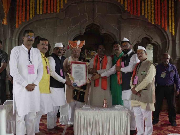 Khandoba is the deity of the country's freedom fighters; Sarsangchalak Dr. Awarded by Mohan Bhagwat, Jejuri Devasthan | खंडोबा हे देशाच्या स्वातंत्र्यासाठी लढणाऱ्यांचे दैवत; सरसंघचालक डॉ. मोहन भागवत Khandoba is the deity of the country's freedom fighters; Sarsangchalak Dr. Awarded by Mohan Bhagwat, Jejuri Devasthan | खंडोबा हे देशाच्या स्वातंत्र्यासाठी लढणाऱ्यांचे दैवत; सरसंघचालक डॉ. मोहन भागवत