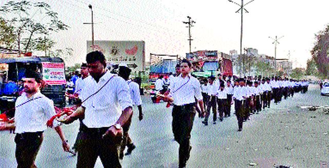 Chandvadala Movement of the National Volunteer Team | चांदवडला राष्टÑीय स्वयंसेवक संघाचे संचलन