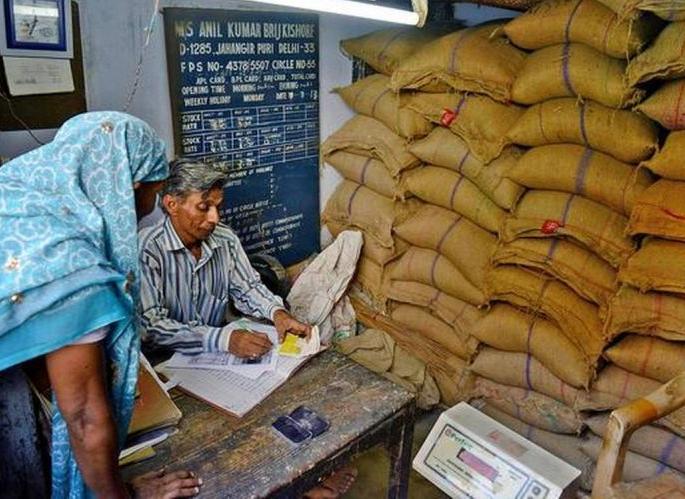 Poor ration card holders get three months' grain! | गरीब शिधापत्रिकाधारकांना मिळणार तीन महिन्यांचे धान्य!