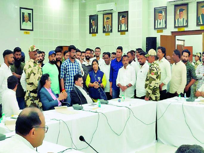 Huge relief to students as Rashtrasant Tukadoji Maharaj Nagpur University cancels 20 percent fee hike | अखेर नागपूर विद्यापीठाने २० टक्के शुल्कवाढ केली रद्द; विद्यार्थ्यांना मोठा दिलासा Huge relief to students as Rashtrasant Tukadoji Maharaj Nagpur University cancels 20 percent fee hike | अखेर नागपूर विद्यापीठाने २० टक्के शुल्कवाढ केली रद्द; विद्यार्थ्यांना मोठा दिलासा