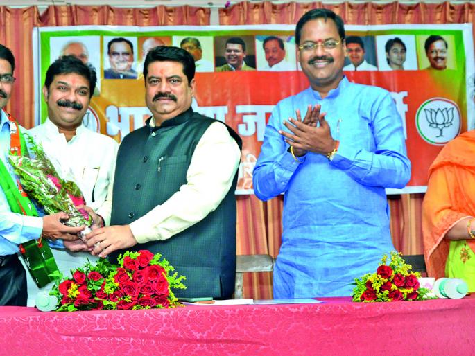 Deepak Patwardhan as South District President | भाजपचे दोन जिल्हाध्यक्ष - बिनविरोध निवड ; दक्षिण जिल्हाध्यक्षपदी दीपक पटवर्धन Deepak Patwardhan as South District President | भाजपचे दोन जिल्हाध्यक्ष - बिनविरोध निवड ; दक्षिण जिल्हाध्यक्षपदी दीपक पटवर्धन
