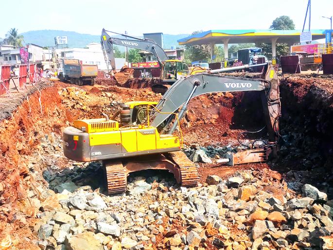 Village - Subway work is underway in Bharan | खेड-भरणेत भुयारी मार्गाचे काम सुरू Village - Subway work is underway in Bharan | खेड-भरणेत भुयारी मार्गाचे काम सुरू