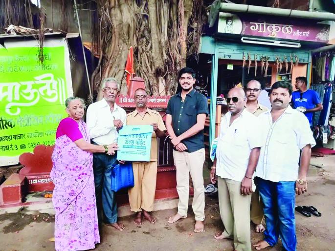 Ratnagiri: Authentic autorickshaw driver returned jewelry, received from social media | रत्नागिरी : प्रामाणिक रिक्षाचालकाने दागिने केले परत, सोशल मीडियावरून मिळाली माहिती Ratnagiri: Authentic autorickshaw driver returned jewelry, received from social media | रत्नागिरी : प्रामाणिक रिक्षाचालकाने दागिने केले परत, सोशल मीडियावरून मिळाली माहिती