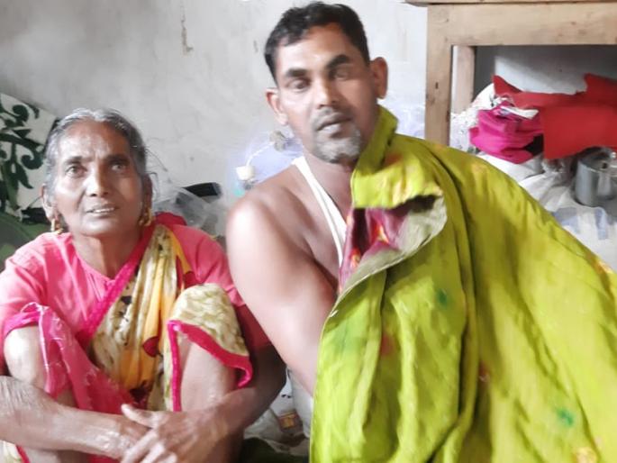 Windy situation saved four boats in the sea and saved seven sailors | वादळी परिस्थितीमुळे बुरोंडी समुद्रात चार बोटी बुडाल्या-सात खलाशांना वाचवले