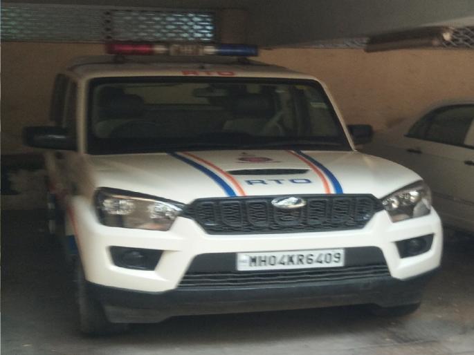 Rules only for generals; RTO officer rules are not applicable to your vehicles | नियम फक्त सामान्यांसाठीच?; आरटीओ साहेब, तुमच्या वाहनांना नियम लागू नाहीत? Rules only for generals; RTO officer rules are not applicable to your vehicles | नियम फक्त सामान्यांसाठीच?; आरटीओ साहेब, तुमच्या वाहनांना नियम लागू नाहीत?