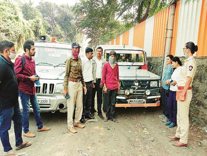 ST Strike: Rent like ST, if passengers are robbed, action will be taken against private vehicles | ST Strike: एसटीप्रमाणे भाडे घ्या, प्रवाशांची लूट केली तर खाजगी वाहनांवर कारवाईचा बडगा ST Strike: Rent like ST, if passengers are robbed, action will be taken against private vehicles | ST Strike: एसटीप्रमाणे भाडे घ्या, प्रवाशांची लूट केली तर खाजगी वाहनांवर कारवाईचा बडगा