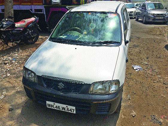 In violation of the Code of Conduct in the premises of RTO | आरटीओच्या आवारात आचारसंहितेचा भंग In violation of the Code of Conduct in the premises of RTO | आरटीओच्या आवारात आचारसंहितेचा भंग