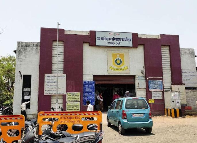 Corona infiltrated the RTO office as well | आरटीओ कार्यालयातही कोरोनाचा शिरकाव Corona infiltrated the RTO office as well | आरटीओ कार्यालयातही कोरोनाचा शिरकाव