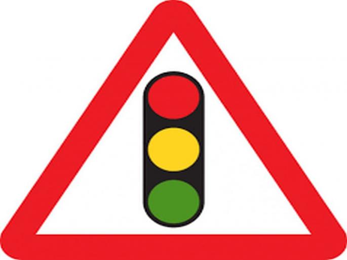 A closer look at those who break traffic rules | वाहतुकीचे नियम मोडणाऱ्यांवर करडी नजर A closer look at those who break traffic rules | वाहतुकीचे नियम मोडणाऱ्यांवर करडी नजर