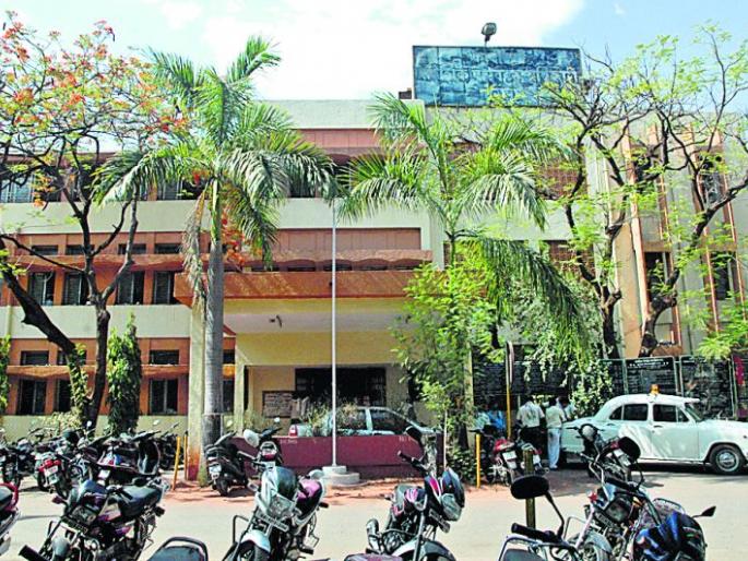 Nagpur RTO: The work of license is stuttering | नागपूर आरटीओ : लायसन्सचे काम ठप्प Nagpur RTO: The work of license is stuttering | नागपूर आरटीओ : लायसन्सचे काम ठप्प