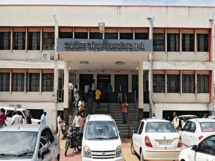 RTO server problem Solved Relief for motorists the works that have been delayed for 8 days are now on the road | RTO च्या सर्व्हरचा प्रॉब्लेम ‘सॉल्व्ह’; वाहनचालकांना दिलासा, ८ दिवसांपासून रेंगाळलेली कामे लागली मार्गी RTO server problem Solved Relief for motorists the works that have been delayed for 8 days are now on the road | RTO च्या सर्व्हरचा प्रॉब्लेम ‘सॉल्व्ह’; वाहनचालकांना दिलासा, ८ दिवसांपासून रेंगाळलेली कामे लागली मार्गी