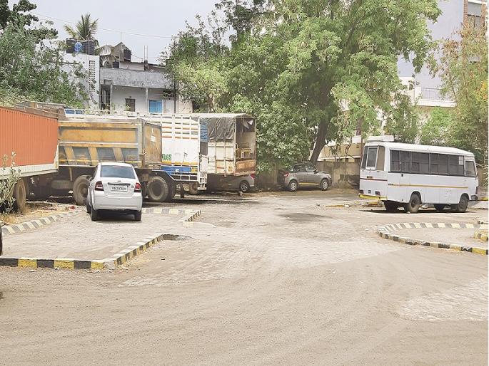 For a permanent license,'RTO' give preference to driving school | कायमस्वरूपी लायसन्ससाठी ‘आरटीओ’चे ड्रायव्हिंग स्कूलशी साटेलोटे For a permanent license,'RTO' give preference to driving school | कायमस्वरूपी लायसन्ससाठी ‘आरटीओ’चे ड्रायव्हिंग स्कूलशी साटेलोटे