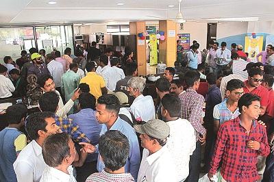 Attempt to give vehicle license in one day: Ajit Shinde's information | वाहन परवाना एकाच दिवसांत देण्याचा प्रयत्न : आरटीओ अजित शिंदे यांची माहिती Attempt to give vehicle license in one day: Ajit Shinde's information | वाहन परवाना एकाच दिवसांत देण्याचा प्रयत्न : आरटीओ अजित शिंदे यांची माहिती