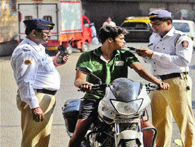 Heavy action against those who break traffic rules | वाहतुकीचे नियम मोडणाऱ्यांवर कठोर कारवाईचा बडगा Heavy action against those who break traffic rules | वाहतुकीचे नियम मोडणाऱ्यांवर कठोर कारवाईचा बडगा