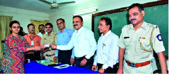 One day in Kolhapur licenses: the country's first venture | कोल्हापुरात एका दिवसात लायसेन्स : देशातील पहिलाच उपक्रम