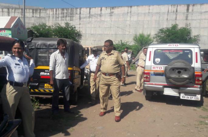 Search for scrap vehicles started by RTO; Municipal Corporation stopped old vehicles on the spot | स्क्रॅप गाड्यांचा ‘आरटीओ’कडून शोध सुरू; महापालिकेने जागेवरच थांबविली जुनी वाहने Search for scrap vehicles started by RTO; Municipal Corporation stopped old vehicles on the spot | स्क्रॅप गाड्यांचा ‘आरटीओ’कडून शोध सुरू; महापालिकेने जागेवरच थांबविली जुनी वाहने