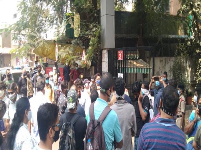 Even after registering for Remedesivir, no injection was received | रेमडेसिवीरसाठी नावनोंदणी करूनही इंजेक्शन न मिळाल्याने नागरिक संतप्त Even after registering for Remedesivir, no injection was received | रेमडेसिवीरसाठी नावनोंदणी करूनही इंजेक्शन न मिळाल्याने नागरिक संतप्त