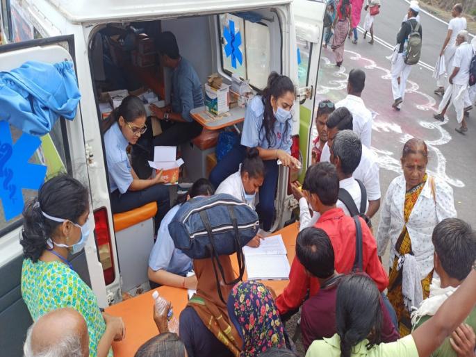 healthcare services to more than 5 lakh patients in Palkhi sohala so far in ashadhi wari | Ashadhi Wari: 'आरोग्याची वारी, पंढरीच्या दारी', पालखीमार्गात आतापर्यंत ५ लाखांपेक्षा अधिक वारकऱ्यांना आरोग्य सेवा healthcare services to more than 5 lakh patients in Palkhi sohala so far in ashadhi wari | Ashadhi Wari: 'आरोग्याची वारी, पंढरीच्या दारी', पालखीमार्गात आतापर्यंत ५ लाखांपेक्षा अधिक वारकऱ्यांना आरोग्य सेवा