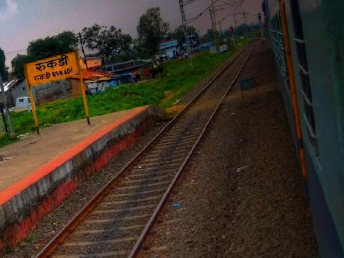 Sangli, Kolhapur railway issue will derail the march, protest of passengers tomorrow between Rukdi-Kolhapur | सांगली, कोल्हापूरच्या रेल्वेप्रश्नी चक्क रुळावरून निघणार पदयात्रा, रुकडी-कोल्हापूरदरम्यान उद्या प्रवाशांचे आंदोलन Sangli, Kolhapur railway issue will derail the march, protest of passengers tomorrow between Rukdi-Kolhapur | सांगली, कोल्हापूरच्या रेल्वेप्रश्नी चक्क रुळावरून निघणार पदयात्रा, रुकडी-कोल्हापूरदरम्यान उद्या प्रवाशांचे आंदोलन