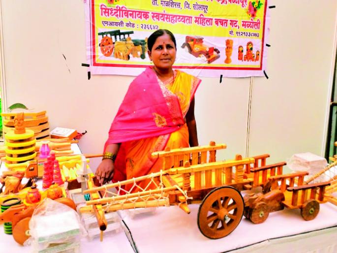 Rukmini Jatra Attractions; Demand from Maloli bullock cart from Mumbai | रुक्मिणी जत्रेचे आकर्षण; मळोलीच्या बैलगाडीला मुंबईतून मागणी Rukmini Jatra Attractions; Demand from Maloli bullock cart from Mumbai | रुक्मिणी जत्रेचे आकर्षण; मळोलीच्या बैलगाडीला मुंबईतून मागणी