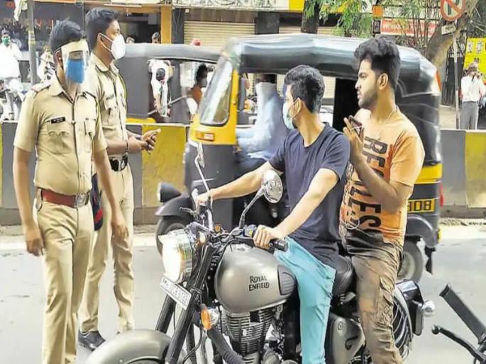 Most of the citizens in Pimpri walk without masks, the police have cracked down on 324 people | पिंपरीत बहुतांश नागरिक फिरतात विनामास्क, पोलिसांकडून तब्बल ३२४ जणांवर कारवाईचा बडगा Most of the citizens in Pimpri walk without masks, the police have cracked down on 324 people | पिंपरीत बहुतांश नागरिक फिरतात विनामास्क, पोलिसांकडून तब्बल ३२४ जणांवर कारवाईचा बडगा