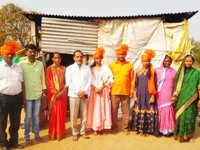 He used to walk three kilometers every day to school, Sangli Aarti Santosh Kale bagged the first position in the state level walking competition | Sangli News: वर्षानुवर्षे कष्टाची वाट चालत राहिली, अन् चालण्याच्याच स्पर्धेत 'ती' राज्यस्तरीय स्पर्धेत चमकली He used to walk three kilometers every day to school, Sangli Aarti Santosh Kale bagged the first position in the state level walking competition | Sangli News: वर्षानुवर्षे कष्टाची वाट चालत राहिली, अन् चालण्याच्याच स्पर्धेत 'ती' राज्यस्तरीय स्पर्धेत चमकली