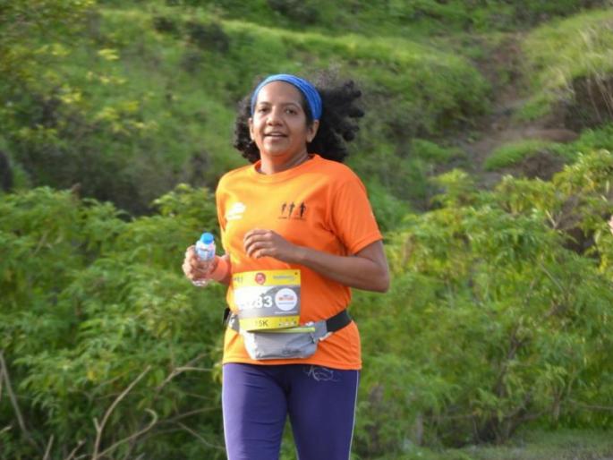 Running helps women to out of 'cancer' | धावता धावता कॅन्सरवर मात करण्याची 'मनीषा' केली पूर्ण