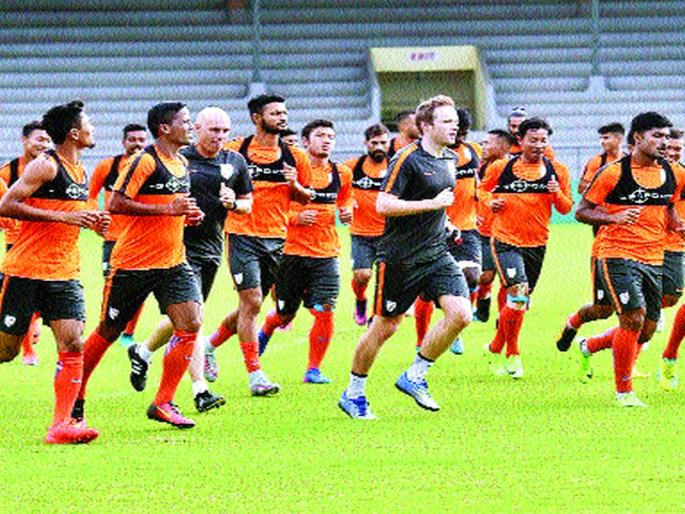 The Indian team ready for a triangular series | त्रिकोणीय मालिकेसाठी भारतीय संघ सज्ज