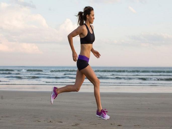 Research says run backward instead running forward get these countless benefits | धावण्याची ही वेगळी पद्धत वजन कमी करण्यासाठी ठरते परफेक्ट, कशी ते वाचा! Research says run backward instead running forward get these countless benefits | धावण्याची ही वेगळी पद्धत वजन कमी करण्यासाठी ठरते परफेक्ट, कशी ते वाचा!