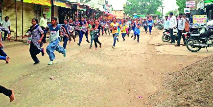 Second Night Marathon in India - Contestants' Night Practice | भारतातील दुसरी नाईट मॅरेथॉन साताऱ्यात - स्पर्धकांचा रात्रीचा सराव Second Night Marathon in India - Contestants' Night Practice | भारतातील दुसरी नाईट मॅरेथॉन साताऱ्यात - स्पर्धकांचा रात्रीचा सराव