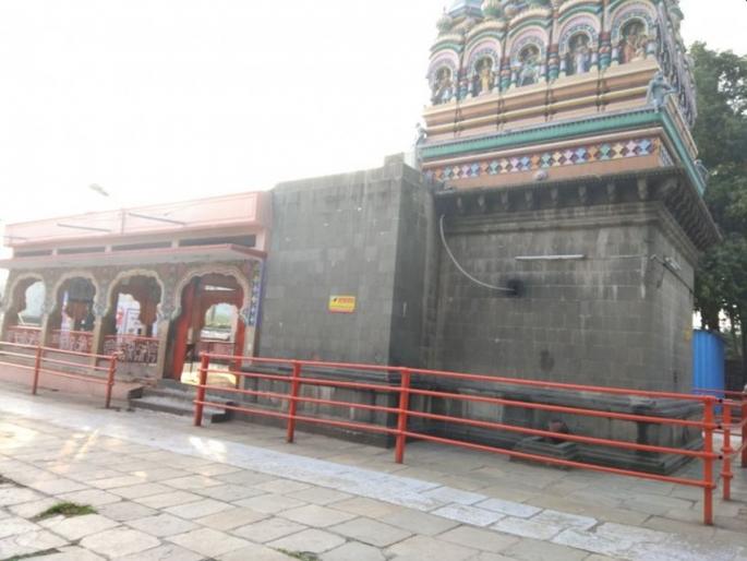 Beating of female police officer in Rupabhavani temple of Solapur; Crime against woman | सोलापूरच्या रुपाभवानी मंदिरात महिला फौजदाराला मारहाण; महिलेविरुद्ध गुन्हा Beating of female police officer in Rupabhavani temple of Solapur; Crime against woman | सोलापूरच्या रुपाभवानी मंदिरात महिला फौजदाराला मारहाण; महिलेविरुद्ध गुन्हा